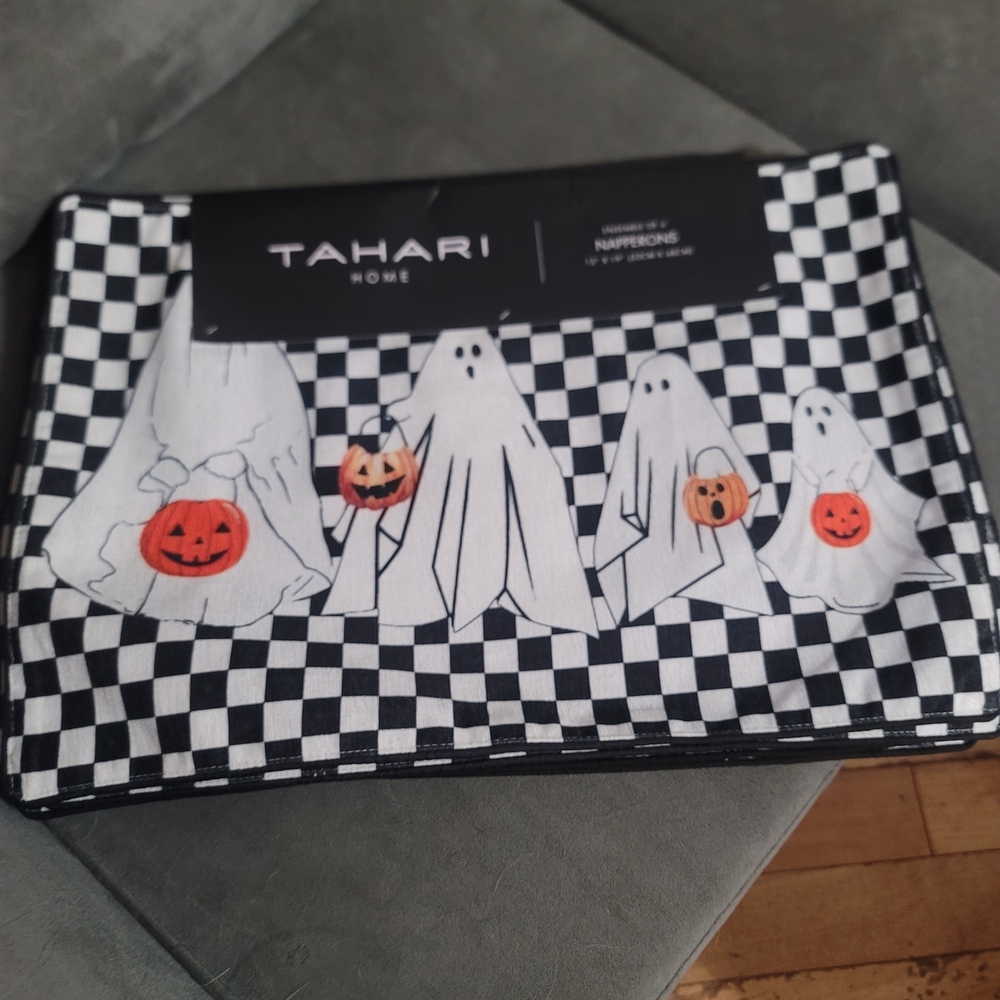 Tahari Ghost Placemats x8